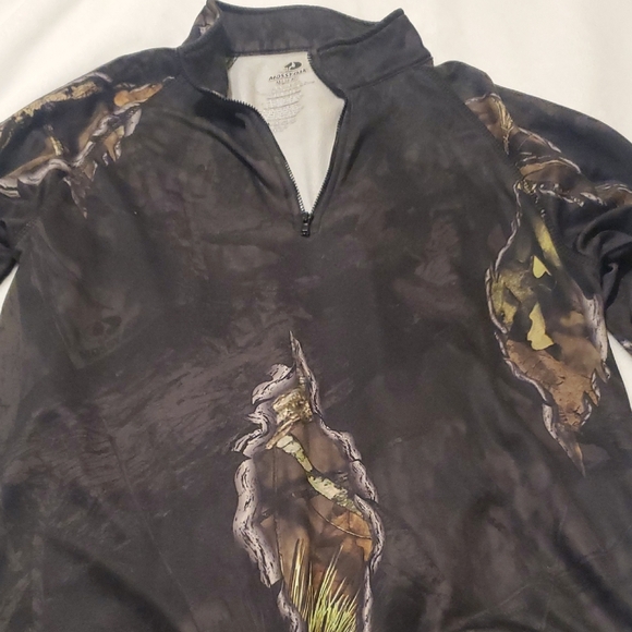 Mossy Oak Black and Gray Apparel - Picture 3 of 6